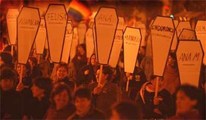 La manifestación por el Día de la Mujer que se celebró, en Valencia, hizo especial énfasis en la condena contra la violencia doméstica. 

/ SANTIAGO CARREGUÍ