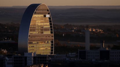 El edificio del BBVA, en el barrio de Las Tablas, en Madrid.