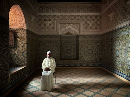El nombre que lleva por título esta foto le va como anillo al dedo: ‘Beautiful Isolation’. Un bello retrato tomado por Mona Jumaan, con un iPhone XR, en la habitación de una casa embellecida con azulejos en la ciudad marroquí de <a href="https://elviajero.elpais.com/elviajero/2019/01/31/actualidad/1548928044_555104.html" target="_blank">Uarzazat</a>.