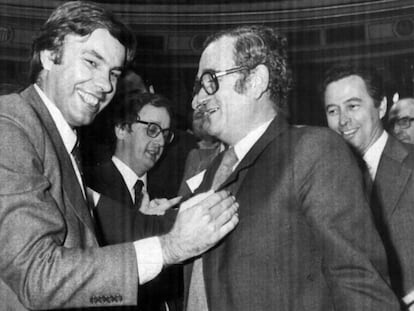 L’encarnació de les dues ànimes del PSC, amb Felipe González i Joan Reventós arran de l’Estatut el 1979.