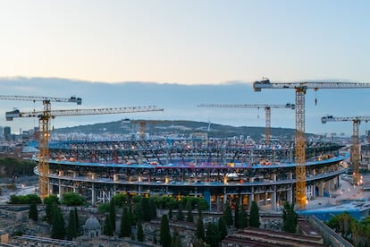 Imagen aérea del Spotify Camp Nou, con las obras que se están realizando