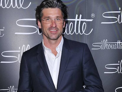 El actor Patrick Dempsey (51 años, EE.UU) es probablemente uno de los que menos disfruta el hecho de tener que usar gafas. De ahí que las suyas, que no llevan montura, sean tan discretas que es difícil reparar en ellas. No se nota que las lleva, pero las lleva. Y eso se le da un toque de distinción.