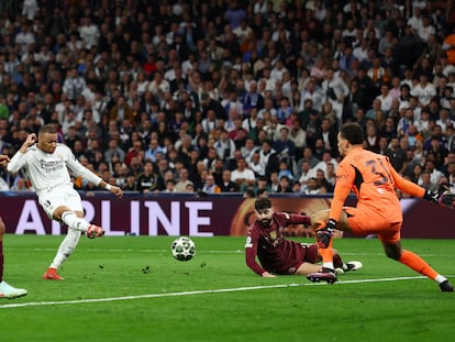 Mbappé marca su segundo gol al Manchester City en el Bernabéu.