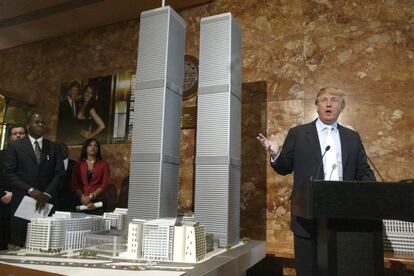 Donald Trump en 2005, en una rueda de prensa en la que propuso reconstruir las Torres Gemelas.