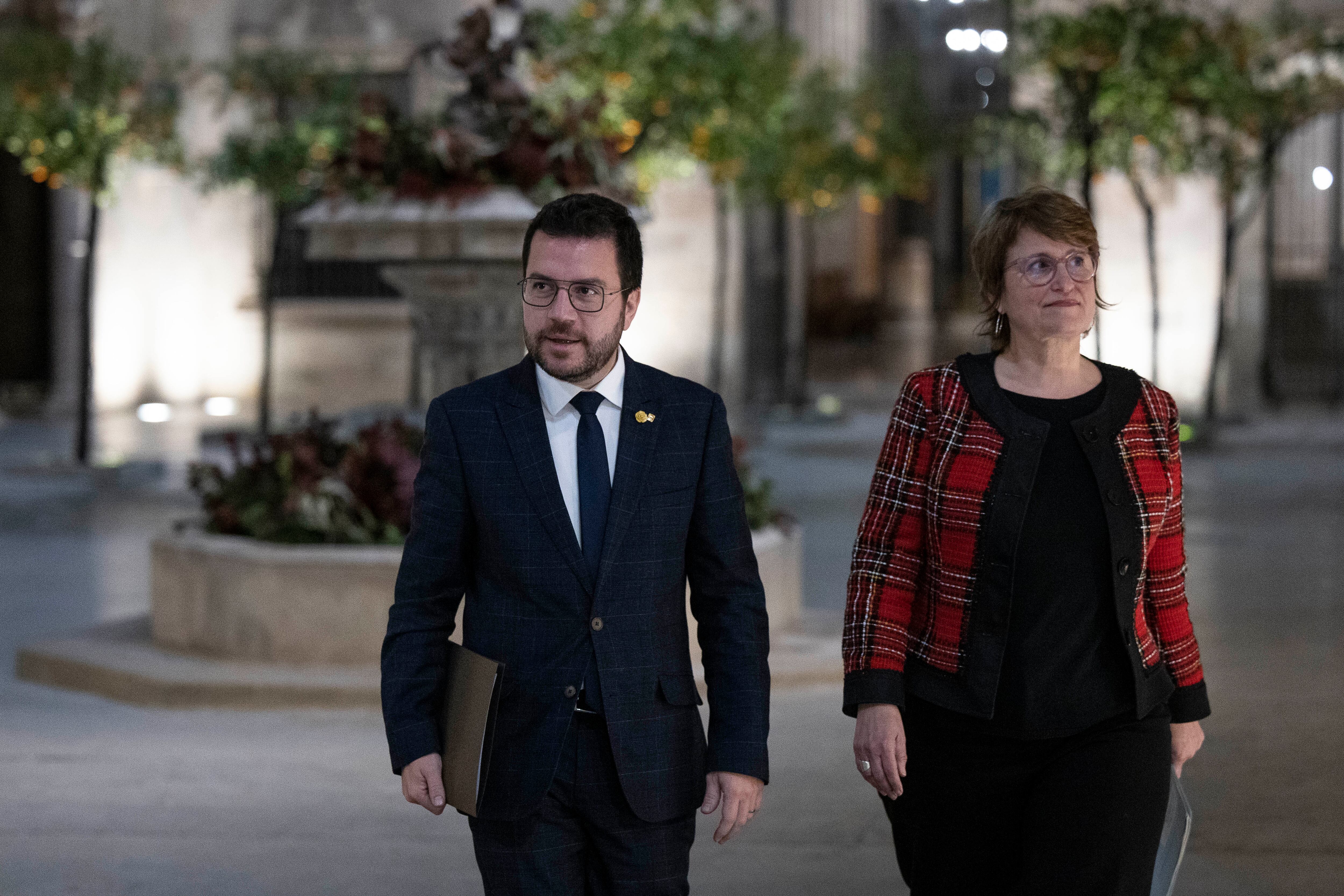 El president Pere Aragonès y la consejera Anna Simó, a su llegada a la reunión.