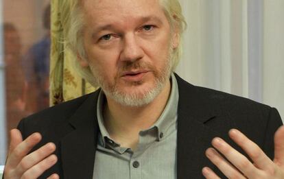 Julian Assange en la embajada ecuatoriana en Londres en agosto de 2014.