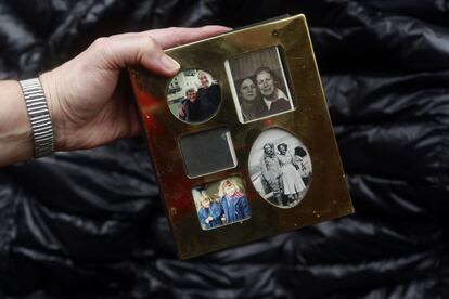 Fotografías familiares de Carolyn Scriven una de las primeras cosas que rescataría de su casa.