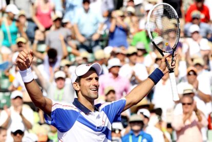 Novak Djokovic celebra la victoria sobre Rafael Nadal en la final del Masters 1000 de Miami.