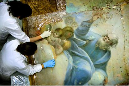 Estudiantes en el taller de Restauración de la Universidad Politécnica de València.