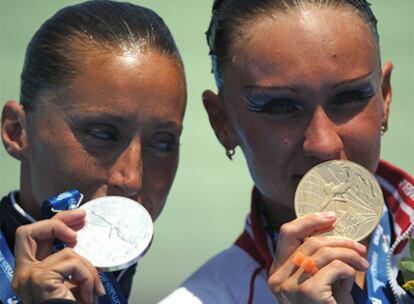 Mengual e  Ischenko posan con las medallas
