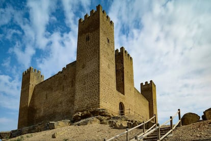 El castillo de planta rectangular de Sádaba, en la comarca del Bajo Aragón (Zaragoza).