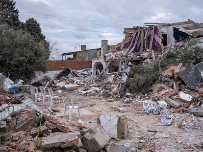 Casa derruida en el sector 4 de la Cañada Real, después de una operación antidroga que ha desmantelado varias viviendas donde se cultivaba y vendía marihuana.