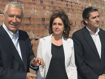 Javier Arenas, junto a Catalina García, cabeza de lista del Partido Popular por Jaén, ayer en Bailén.