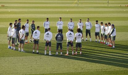 Los jugadores del Real Madrid guardan un minuto de silencio el lunes por las v&iacute;ctimas de los atentados de Par&iacute;s