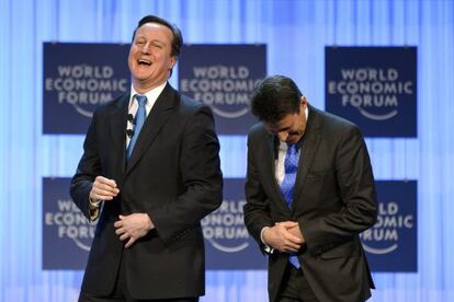 El primer ministro David Cameron y el presidente del Comit&eacute; Organizados de Londres 2012, Sebastian Coe, en Davos.