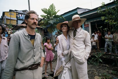 Klaus Kinski y Claudia Cardinale, junto al director, Werner Herzog, durante el rodaje de una escena.