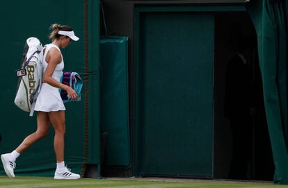 Muguruza abandona la pista tras ser eliminada en la primera ronda.