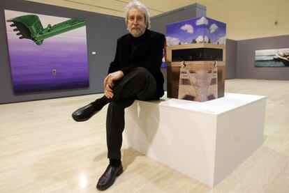 Antoni Miró, en una de las salas del Museo de la Universidad de Alicante.