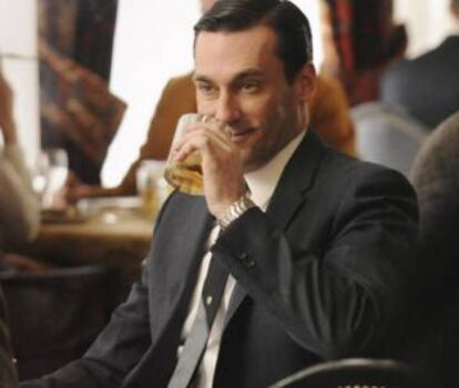 Don Draper, personaje interpretado por John Hamm en 'Mad men', nos lo lleva diciendo mucho tiempo: mejor el whisky que la ginebra.