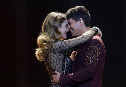 Los representantes de España, Alfred y Amaia, interpretando 'Tu canción'.