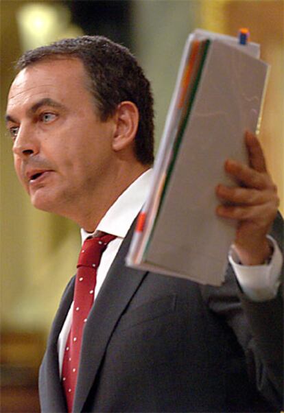 El presidente del Gobierno, José Luis Rodríguez Zapatero, durante su intervención en el pleno del Congreso.