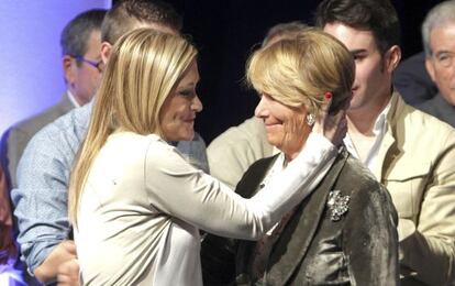 Cifuentes y Aguirre, el domingo en un acto del PP en Alcorc&oacute;n.