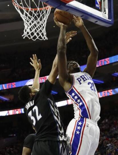 Embiid y Towns.