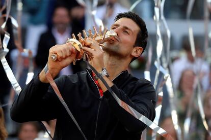 El tenista serbio Novak Djokovic tras su victoria ante el griego Stefanos Tsitsipas en la final del Mutua Madrid Open.