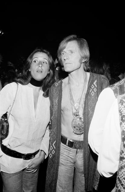 Nino Ferrer y a su esposa Jacqueline en una fiesta en Francia en 1970.