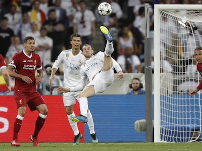 Bale anota de chilena el segundo gol de la final de la Champions de 2018 ante el Liverpool.