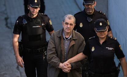 Miguel Rosendo, a su llegada a la Audiencia de Pontevedra en una de las primeras sesiones del juicio.