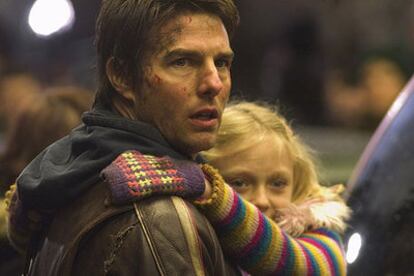 Tom Cruise, en un fotograma de la película de Steven Spielberg<i> La guerra de los mundos. <i>