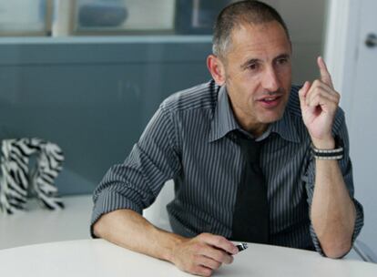 Arturo Dopico, durante la entrevista en la sede de R en A Coruña.