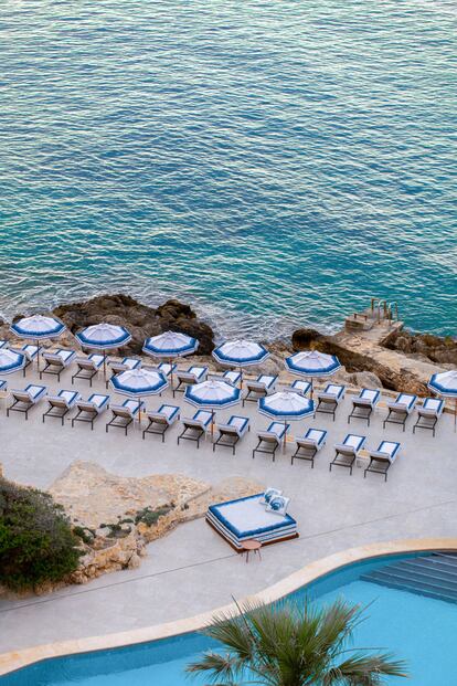 Piscina Club Bombon by Alberta Ferretti, en el Gran Meliá De Mar de Mallorca. 