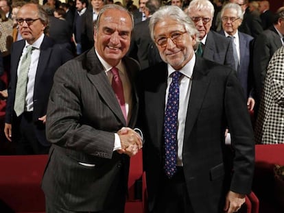 El empresario y expolítico Josep Sánchez Llibre (d), hoy junto a su antecesor Joaquim Gay de Montellà. 