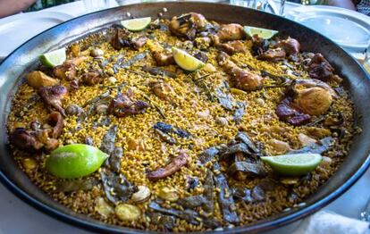 La paella que prometiste anoche no cabe en tu cocina