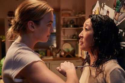 Jodie Comer (izquierda) y Sandra Oh en una escena de 'Killing Eve'.