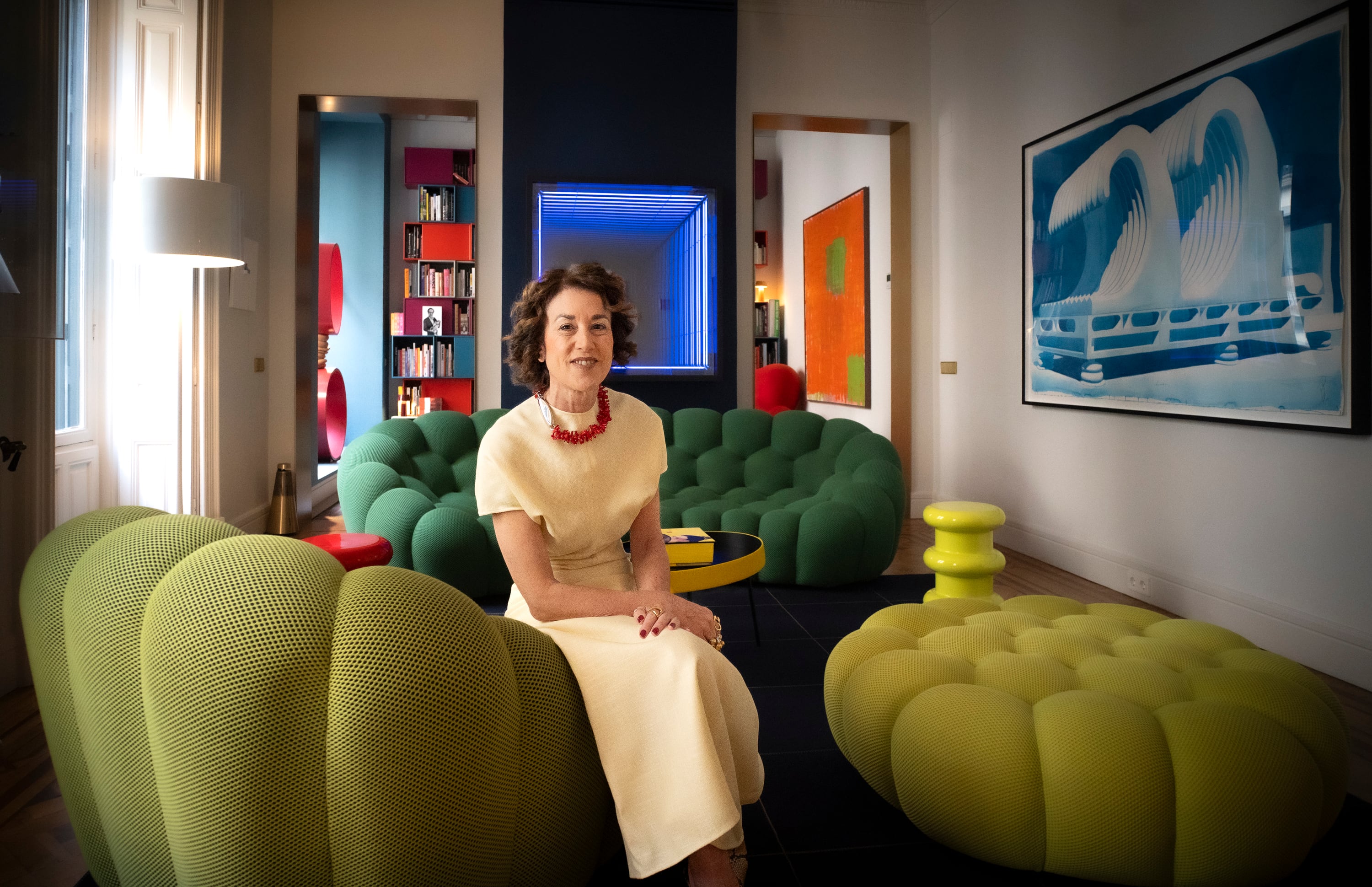 Rodríguez, en uno de los salones de su piso de Madrid, donde exhibe docenas de obras de arte y donde organiza cenas entre políticos, empresarios y artistas.