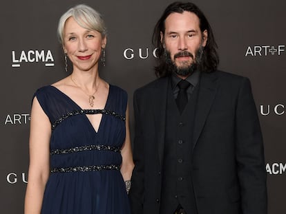 Alexandra Grant y Keanu Reeves posan juntos por primera vez.