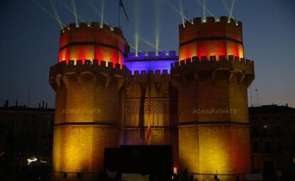 Las Torres de Serranos, iluminadas por el acto de la Crida. 