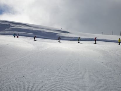 Esquiadores en Port Ain&eacute;. 