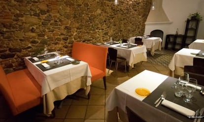 Vinòmic (La Garriga, Barcelona). Dirigido por dos jóvenes socios. De decoración sencilla, su propuesta de cocina se centra en la tradición, pero además, dicen los expertos de la guía francesa, ofrece una gran coherencia, construida siempre en base a los productos de cercanía. Precio: menús: 17 y 37 euros; carta, 30-40 euros. Tel. 931 298 270. www.vinomic.cat.