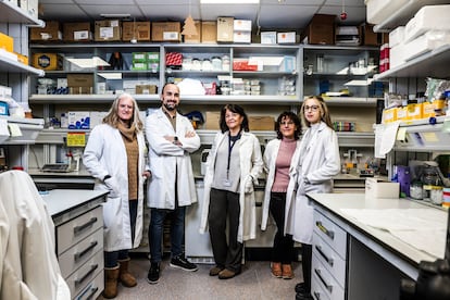 Marisa Toribio, con el equipo de investigación del Severo Ochoa que lidera.  