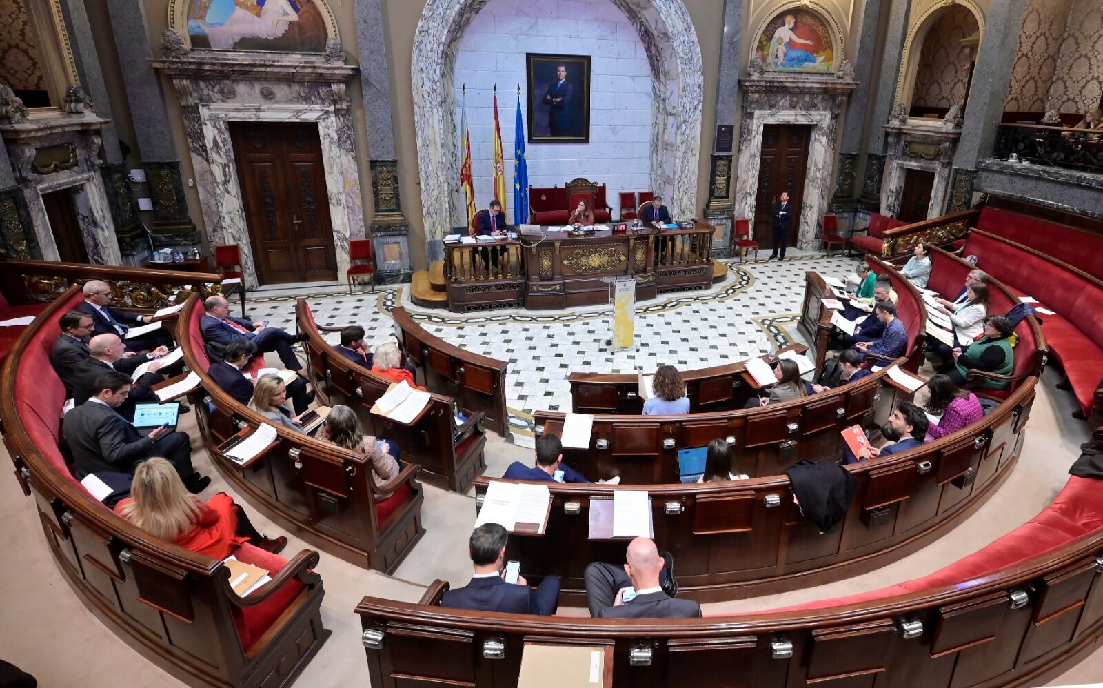 El Ayuntamiento de Valencia, de PP y Vox, rechaza pedir la dimisión de Carlos Mazón por la dana