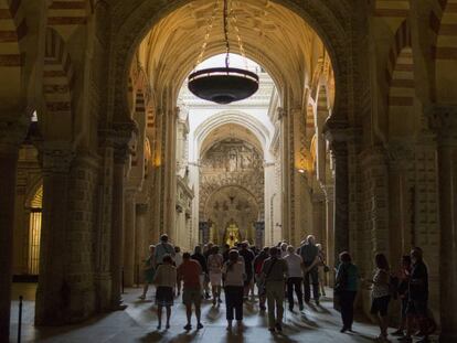 Interior de la Mesquita Catedral de Còrdova, el monument inmatriculado per l'Església més conegut.