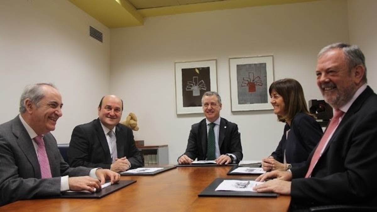 PNV y PSE cierran el pacto de Gobierno que dará mayoría absoluta a ...