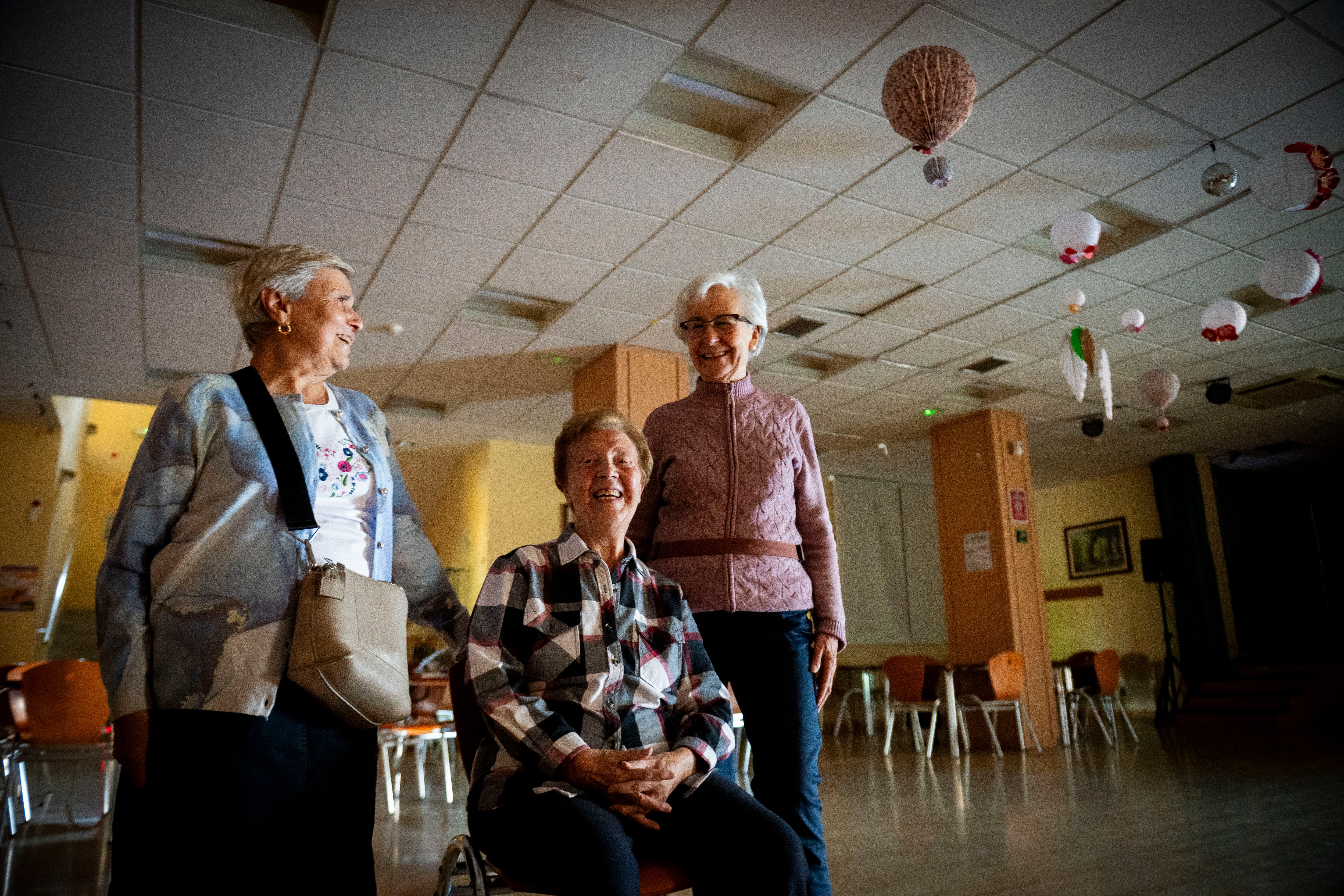 Se acabó el baile y la charla, todos a casa: empieza la cuenta atrás para 1.554 abuelos por el cierre de un centro de mayores madrileño