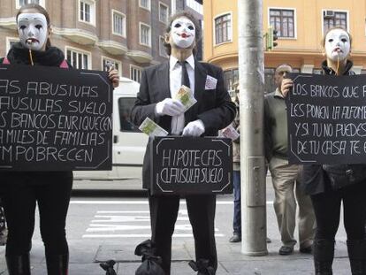 Protesta de afectados por las claúsulas suelo, en Madrid.