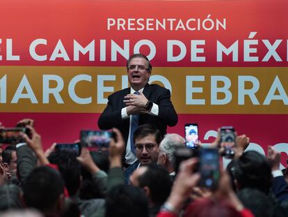 Marcelo Ebrard durante la presentación de su libro 'El camino de México' en Ciudad de México, este lunes.