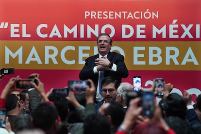 Marcelo Ebrard durante la presentación de su libro 'El camino de México' en Ciudad de México, este lunes.